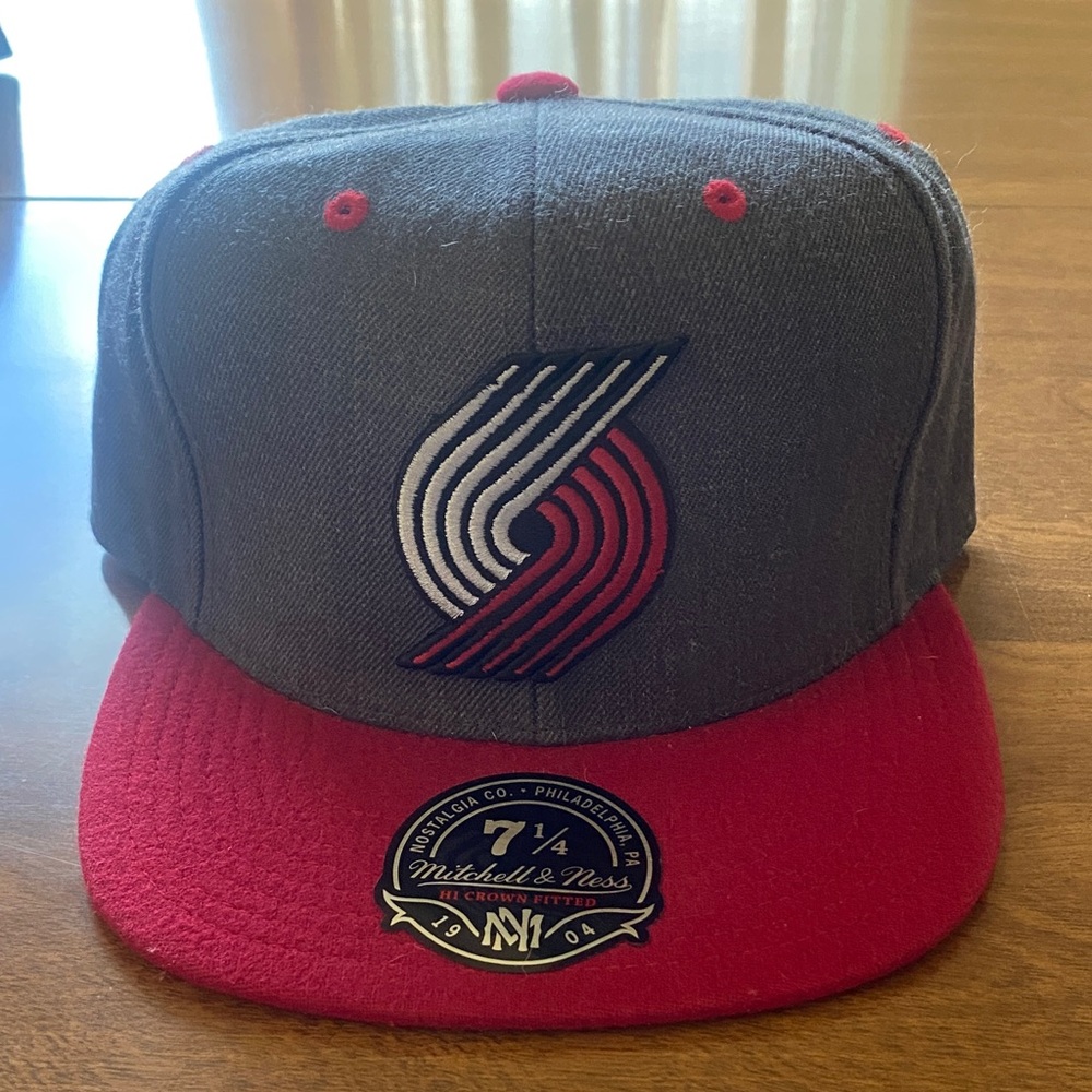 Mitchell & Ness HI Crown Fitted 7 1/4 58 cm Nostalgia Co. Philadelphia, PA
